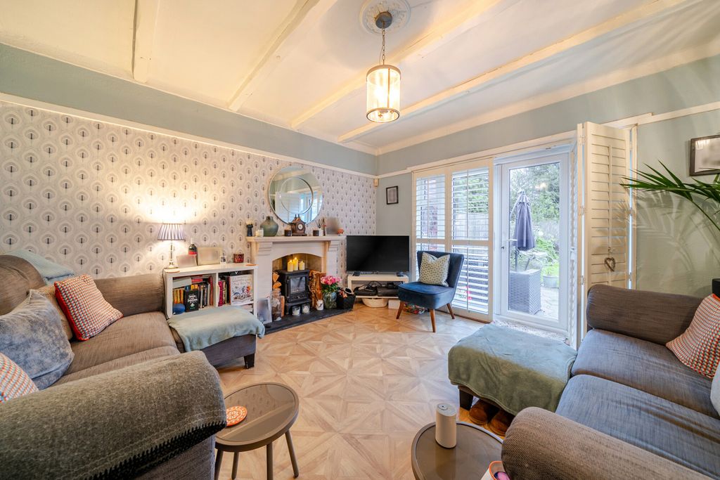 Property photo 2 of 15 1406946-8-69823d1...