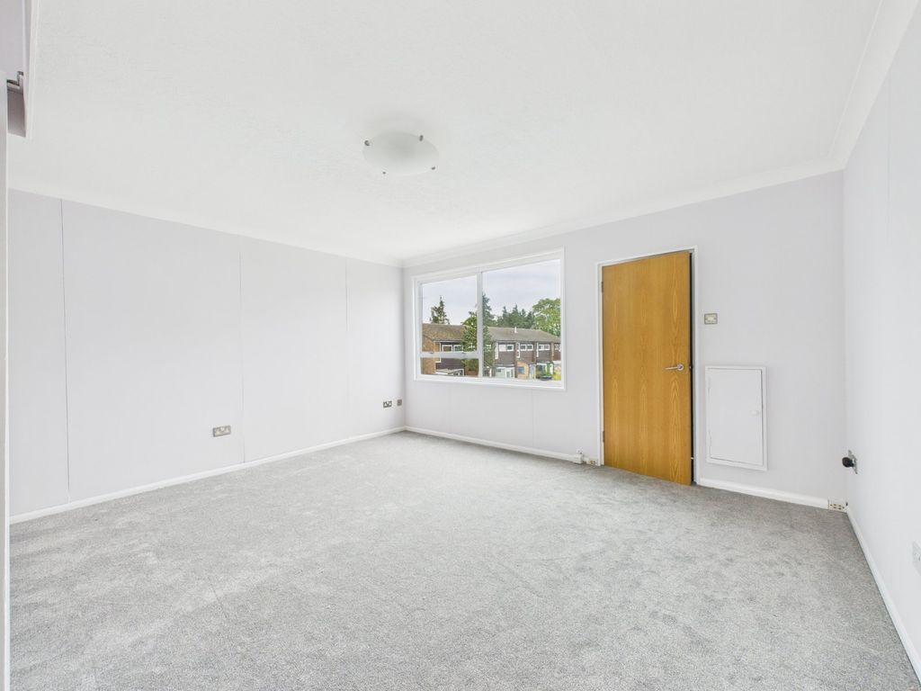 Property photo 2 of 11 Living Room