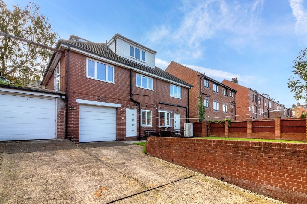 Property photo 1 of 29