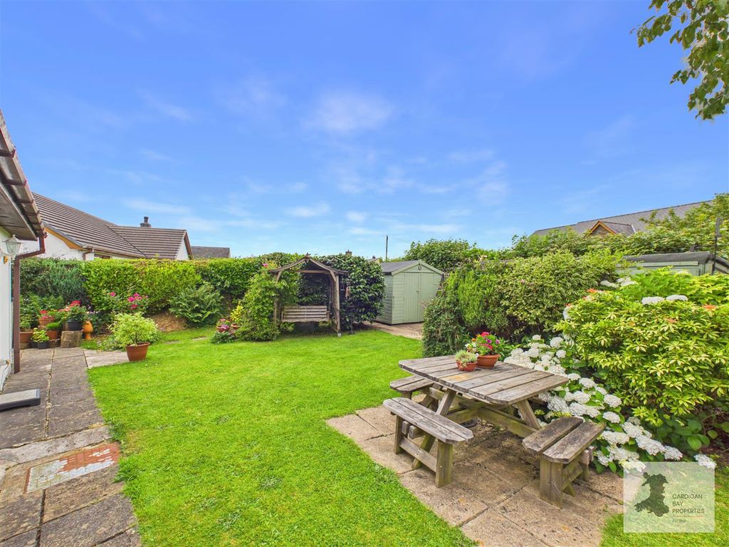 Property photo 3 of 45 Gardens