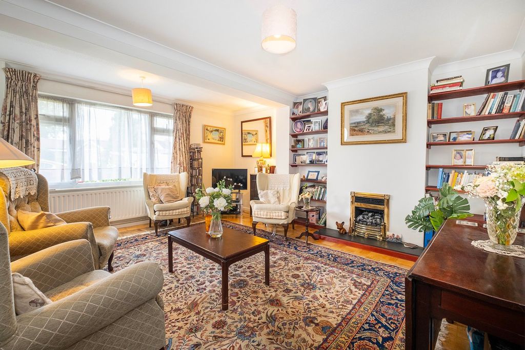 Property photo 3 of 29 Lounge