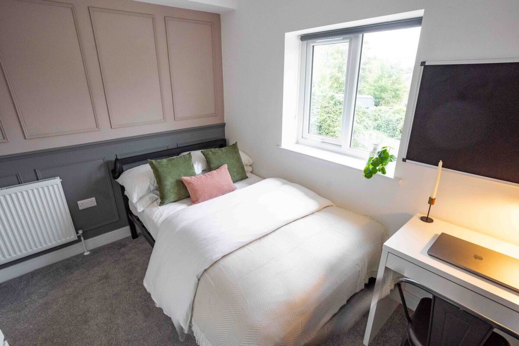 Property photo 3 of 15 1-Cobbett-19