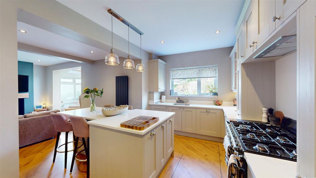 Property photo 3 of 20 Kitchen