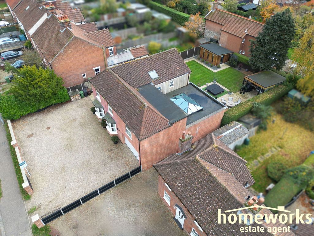 Property photo 2 of 28