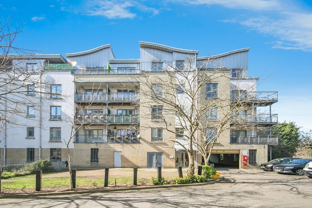 Property photo 1 of 11