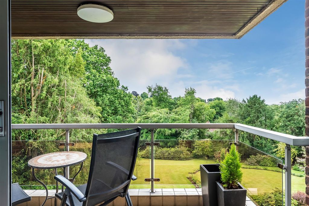Additional image 16 of 3 bed flat for saleStack House, West Hill, Oxted RH8