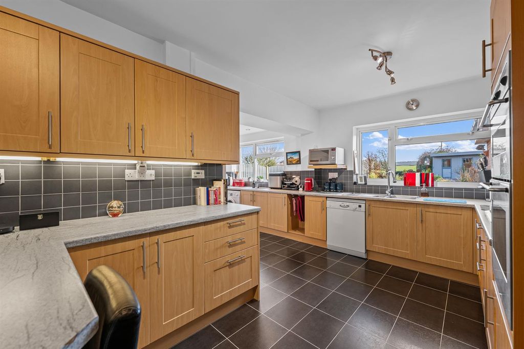 Property photo 2 of 35 11 Harby Lane-08.Jpg