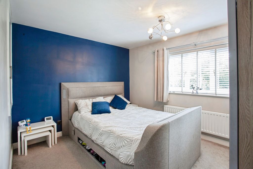 Property photo 3 of 11