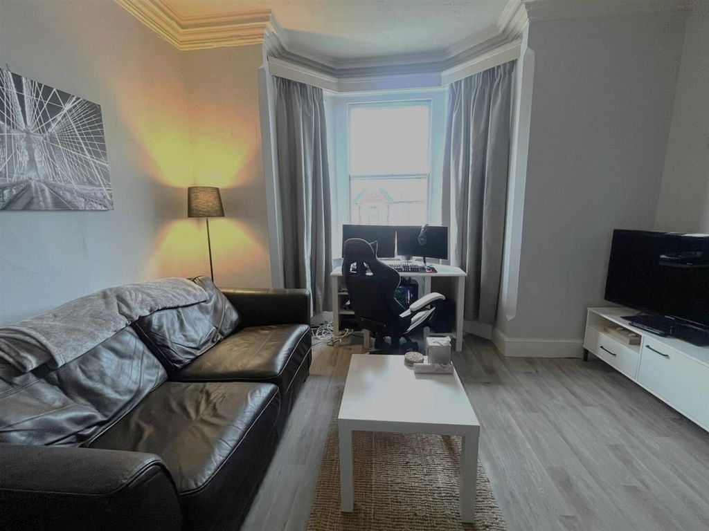 Property photo 3 of 5 Lounge 2.Jpeg