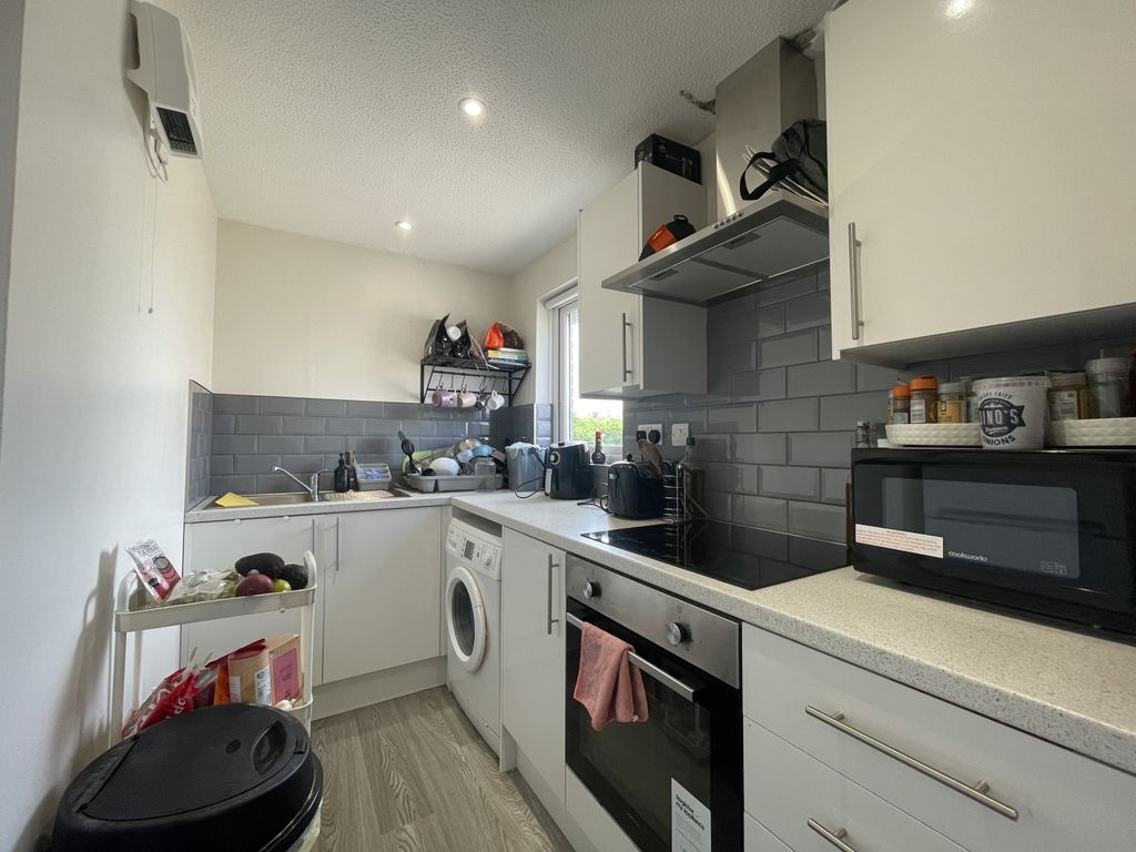Property photo 2 of 5 Kitchen