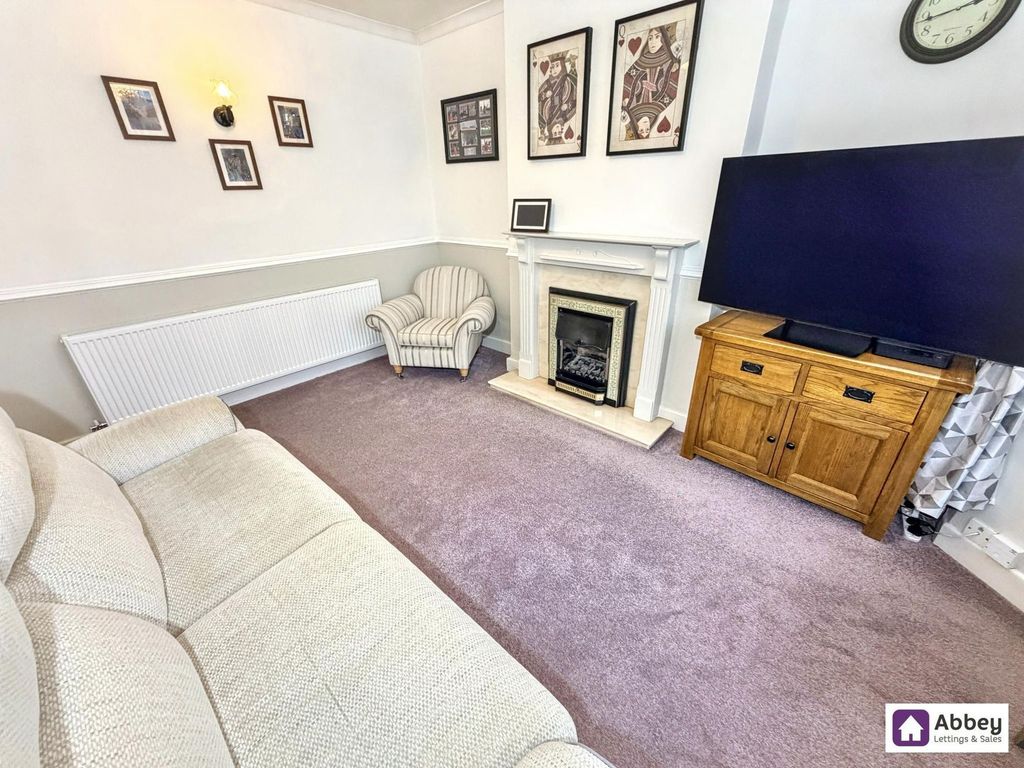 Property photo 3 of 16 Lounge