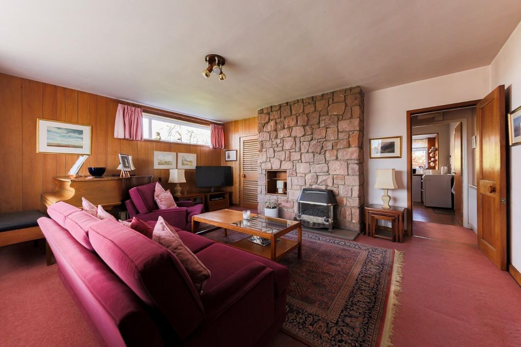 Property photo 2 of 18 Living Room