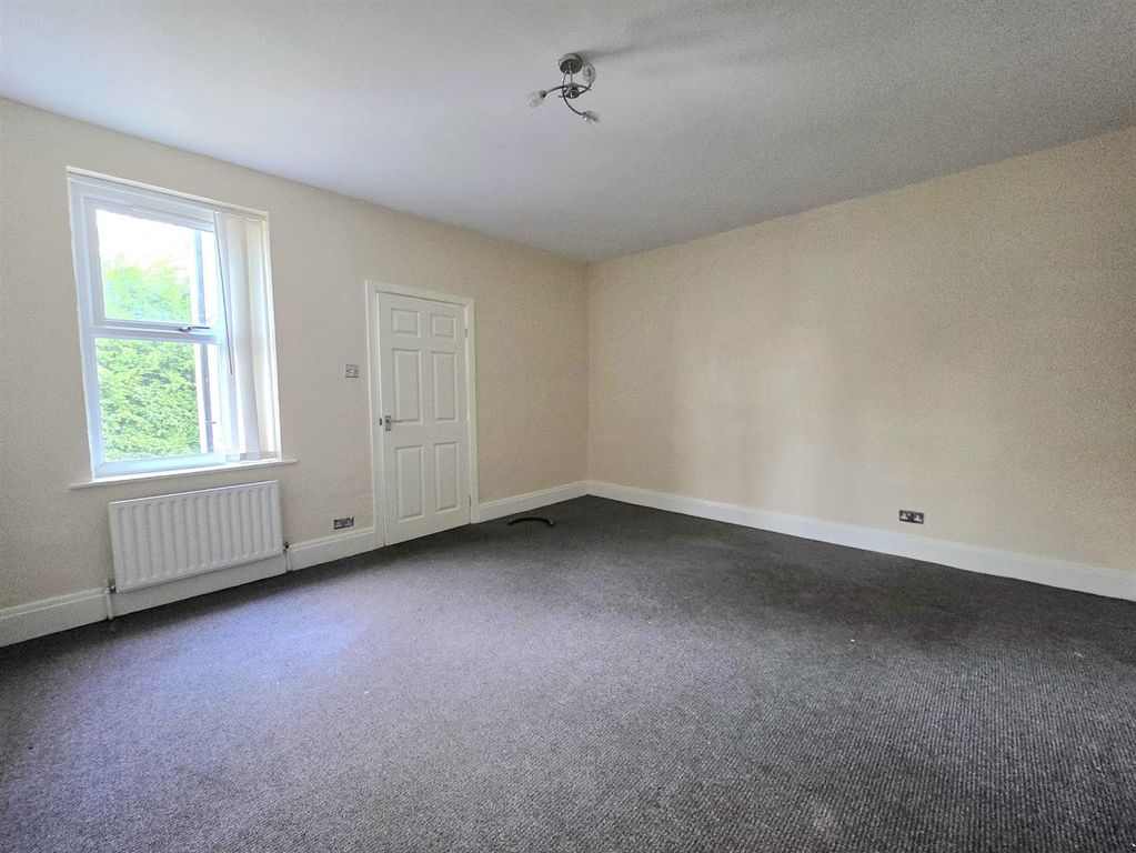 Property photo 3 of 11 Dining Room