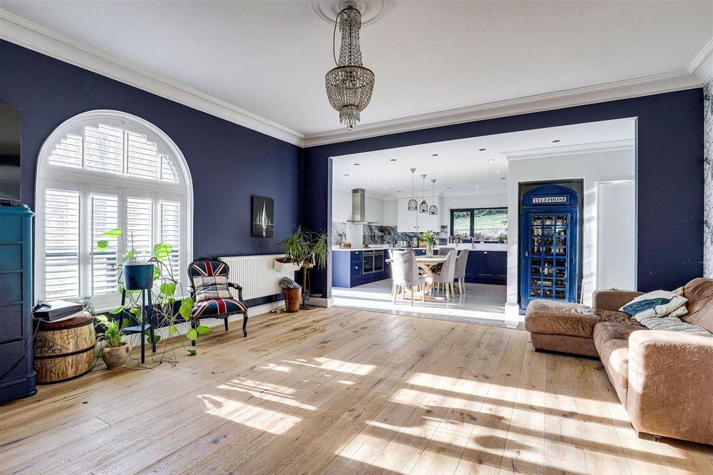 Property photo 3 of 39