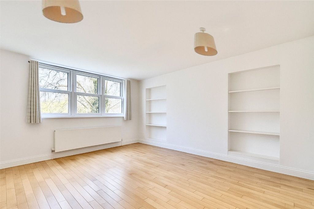 Property photo 3 of 12 Reception