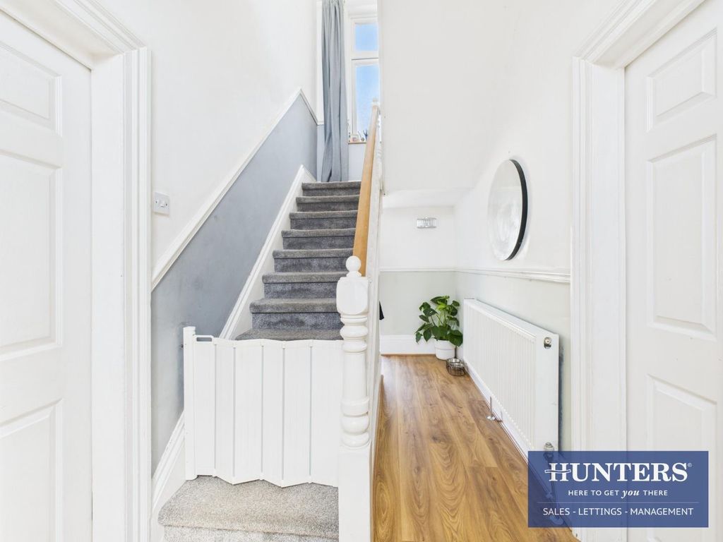 Property photo 2 of 13 Hallway