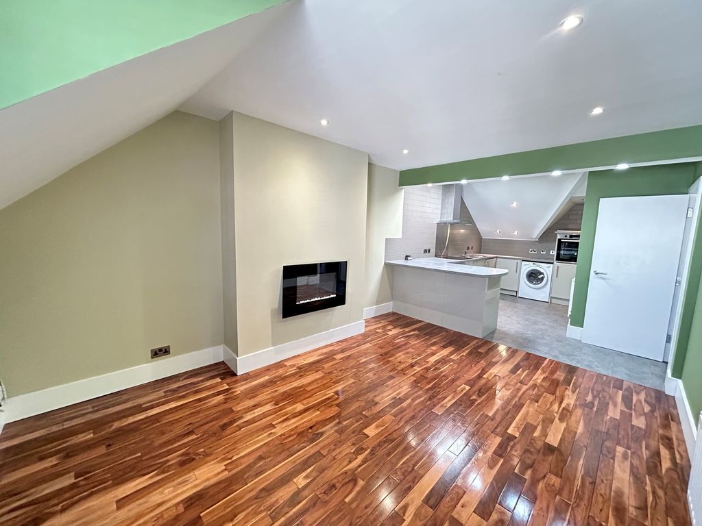 Property photo 3 of 10 Lounge
