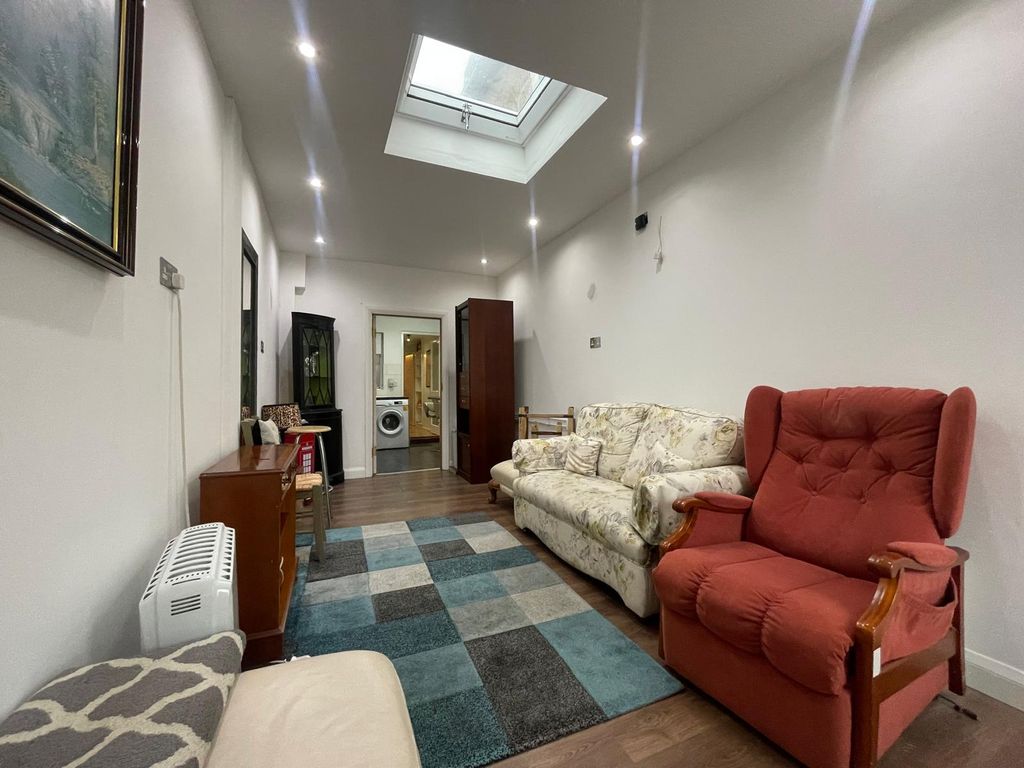 Property photo 3 of 5