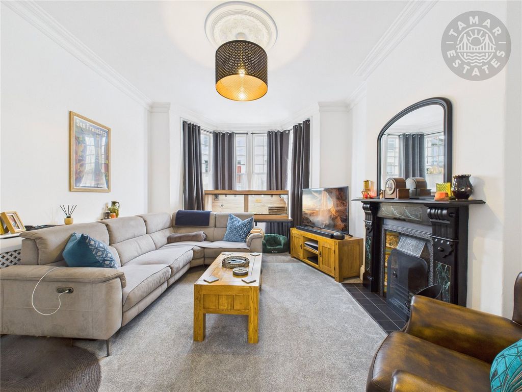 Property photo 2 of 10 Lounge