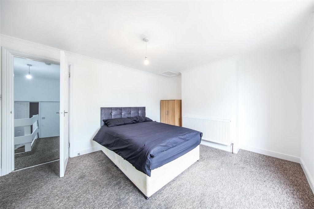 Property photo 2 of 6 11 Burrage Place - Kiqadtivhxeepdsxhauy.Jpg