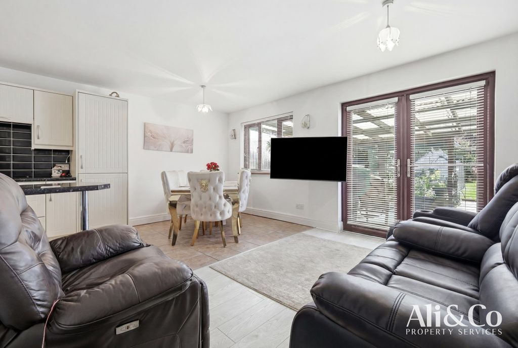 Property photo 3 of 35