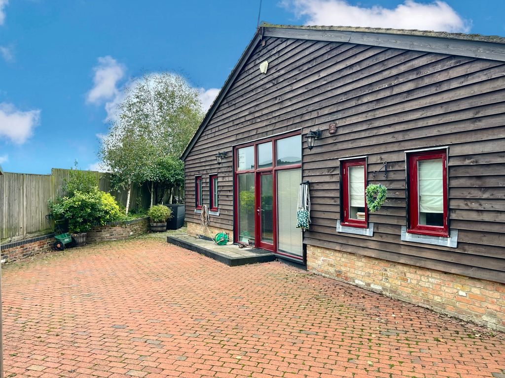 Property photo 2 of 20