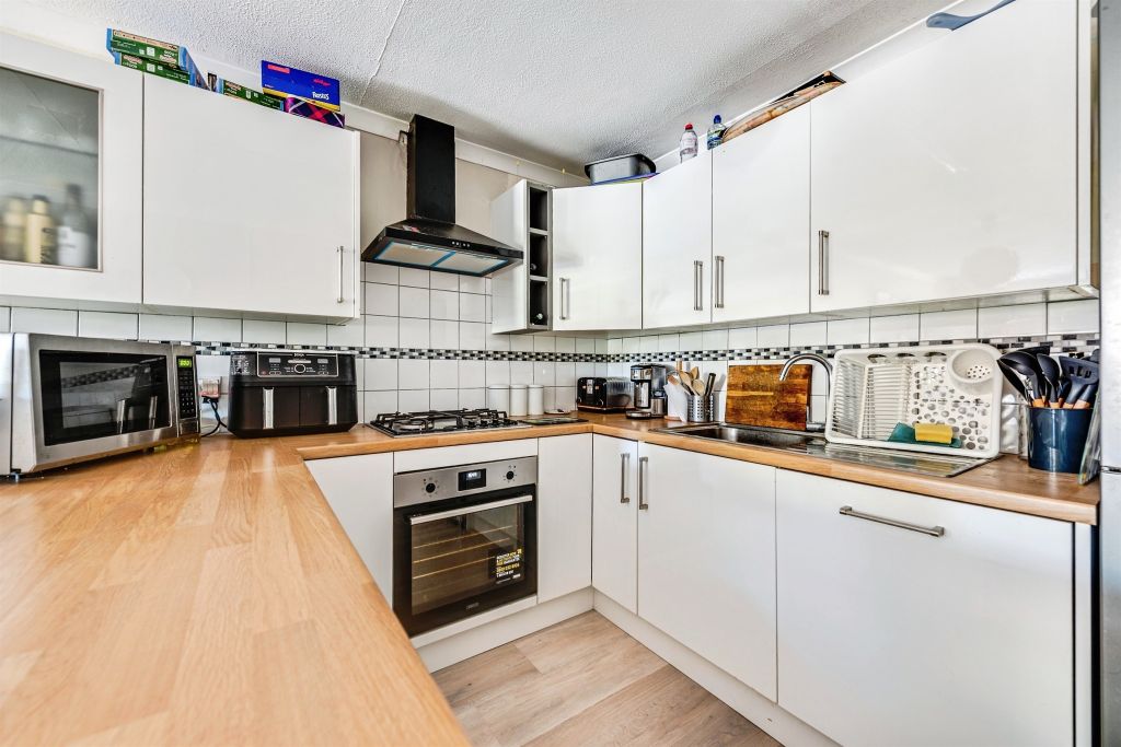 Property photo 2 of 20