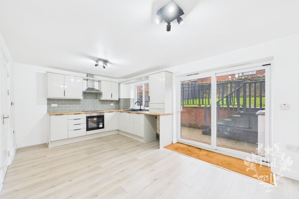 Property photo 2 of 12 Cam02002G0-Pr0225-Still010.Jpg