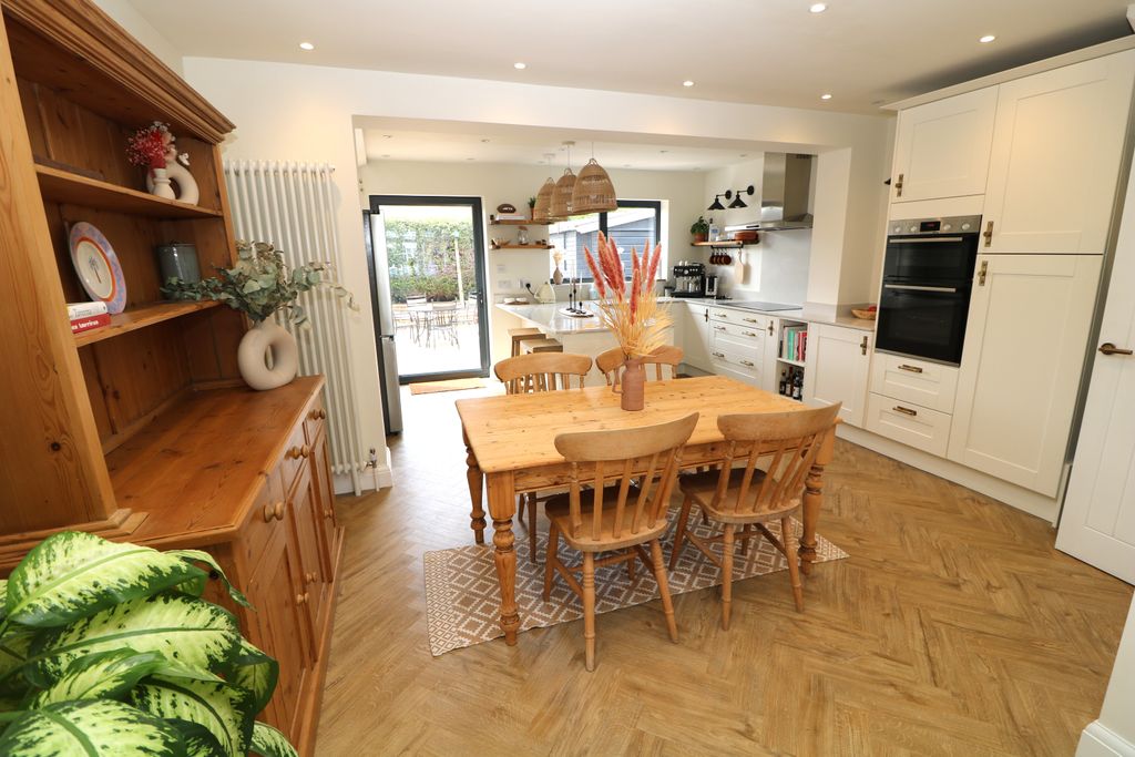 Property photo 1 of 11 Img_8817