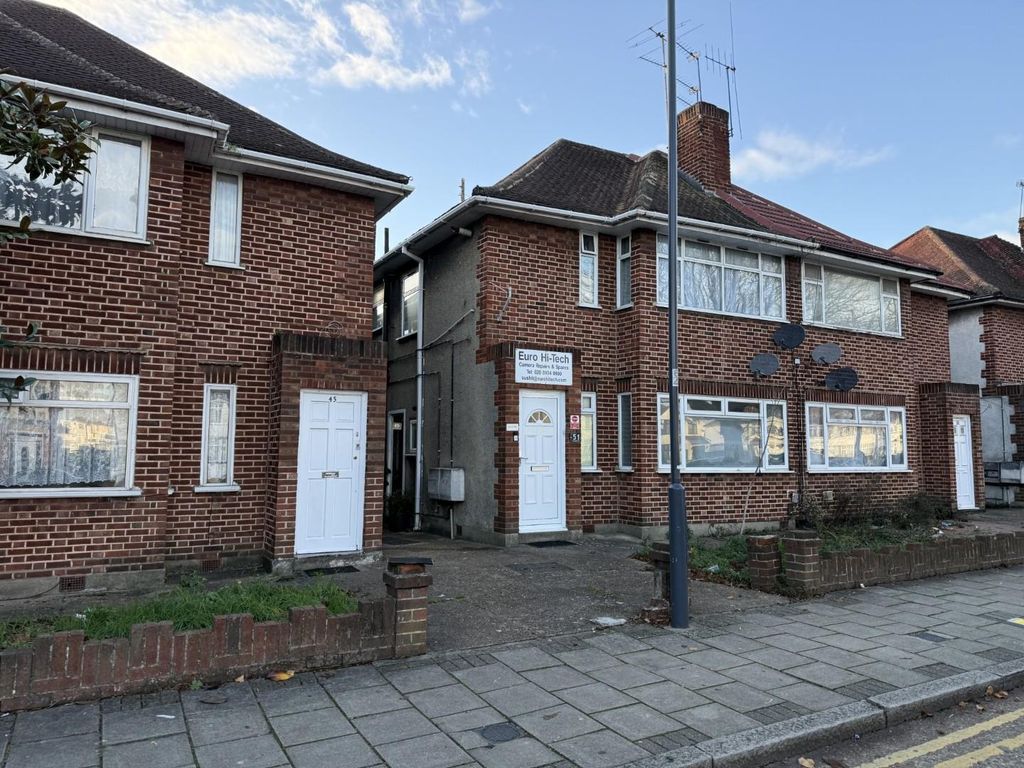 Property photo 1 of 8