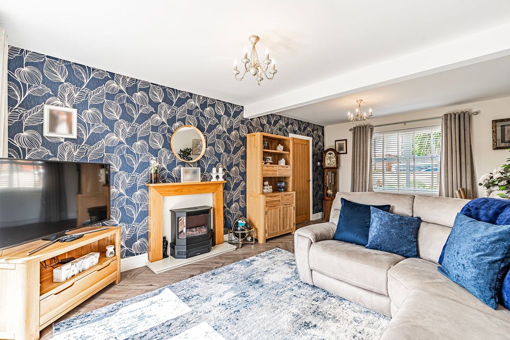 Property photo 3 of 33