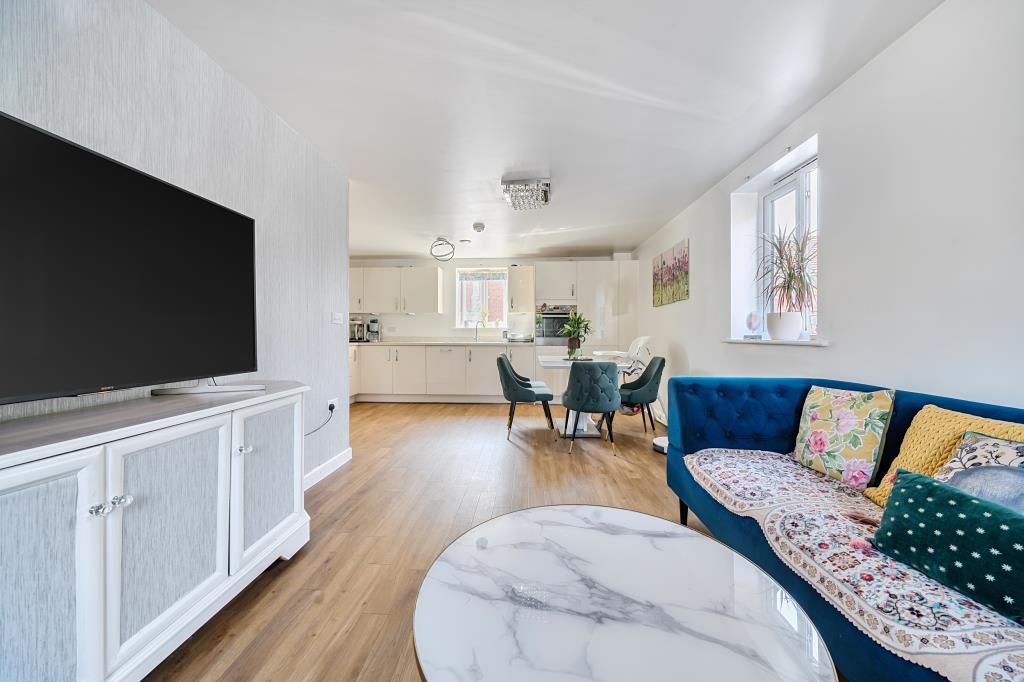 Property photo 3 of 20 Living Room