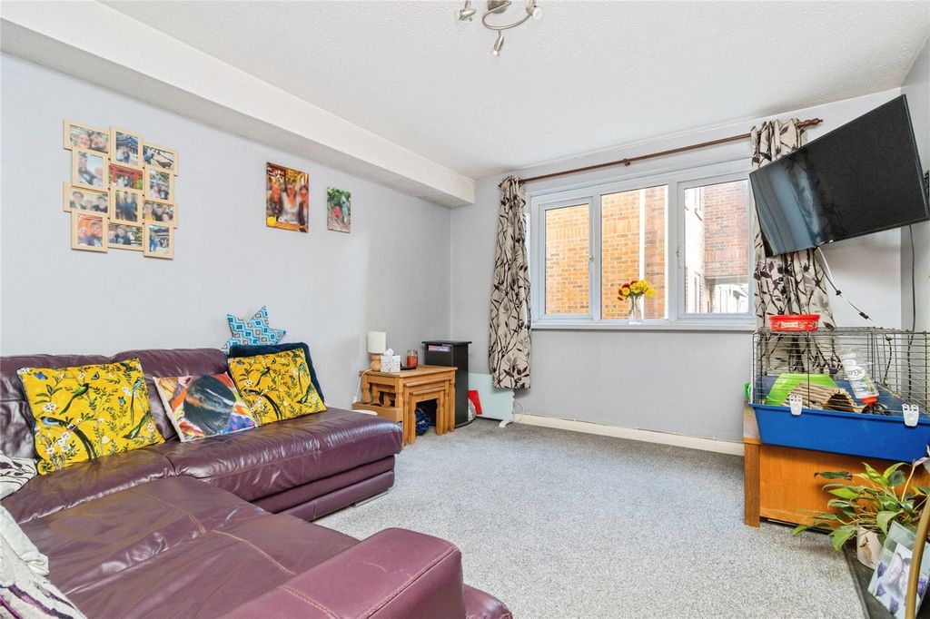 Property photo 2 of 12 Picture No. 17