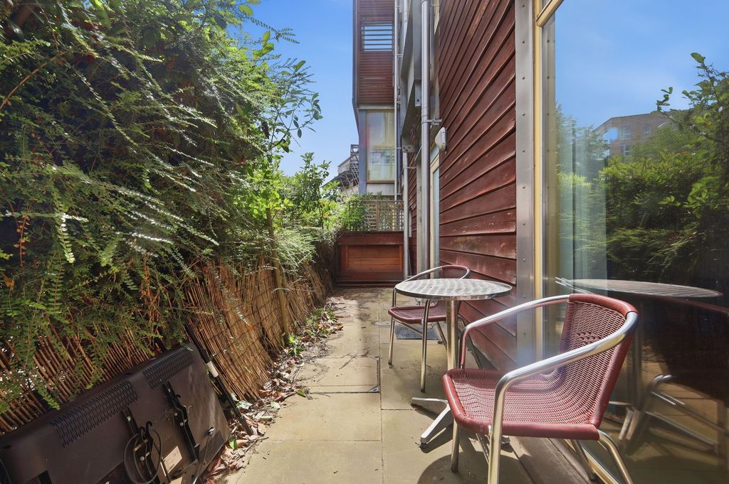 Property photo 3 of 11