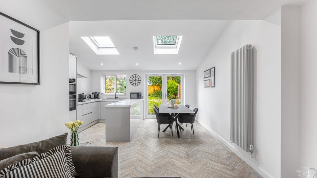 Property photo 1 of 31 4180382