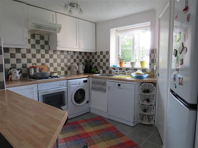 Property photo 2 of 6 Kitchen