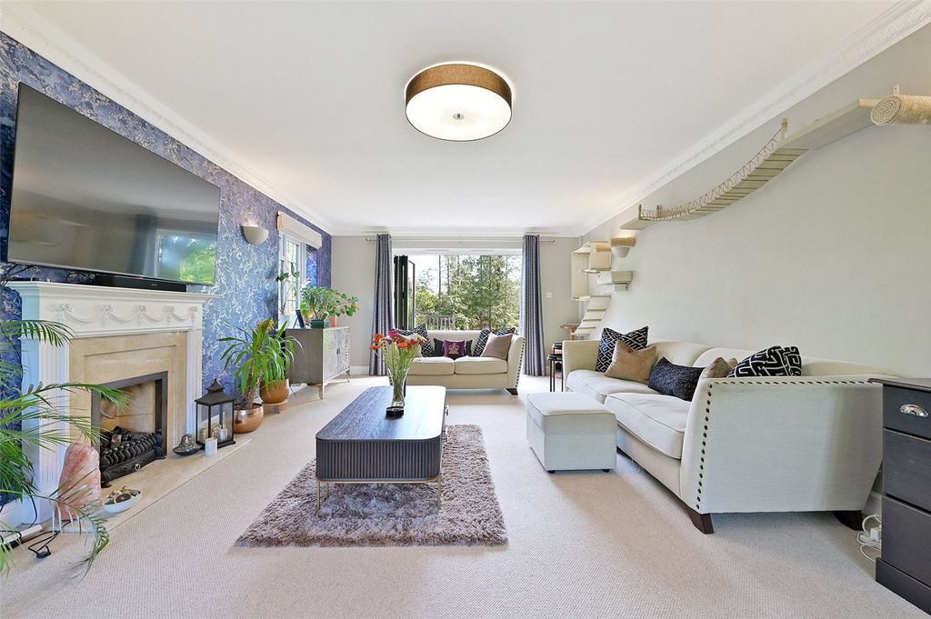 Property photo 2 of 25 Sitting Room