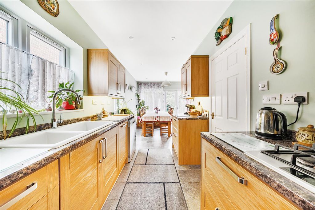 Property photo 3 of 18 Kitchen