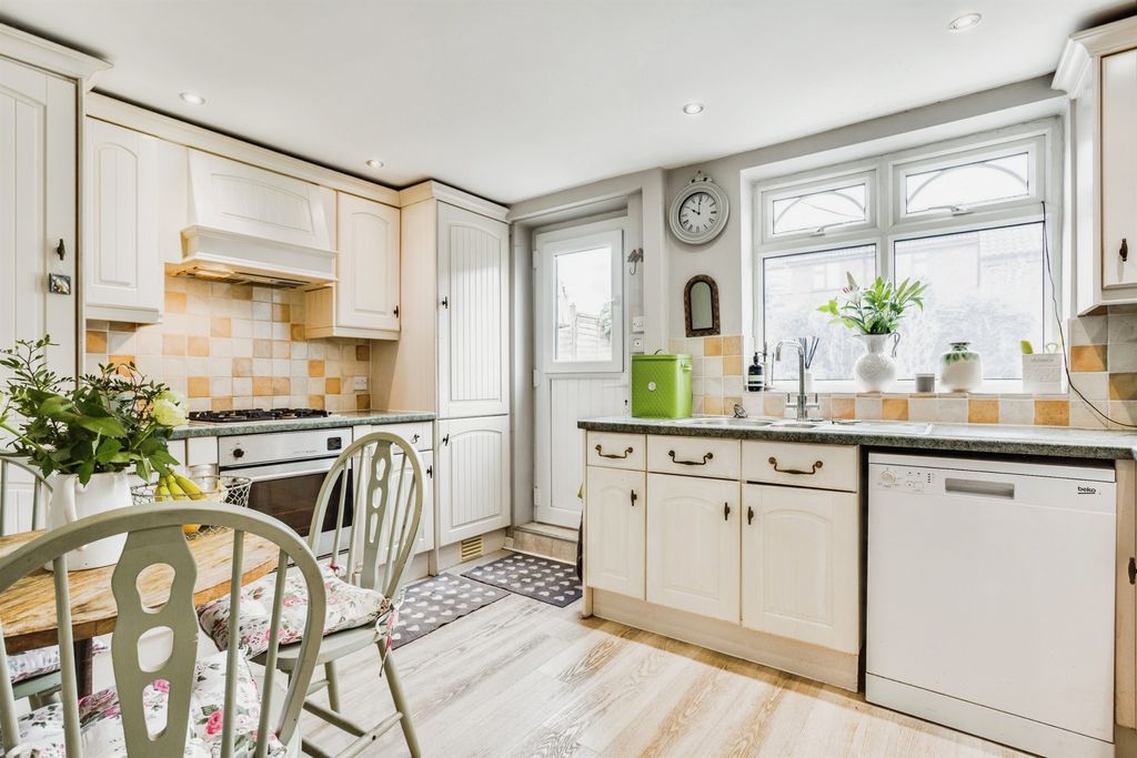 Property photo 3 of 20