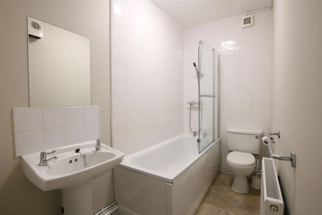 Property photo 3 of 8 Bathroom.Jpg