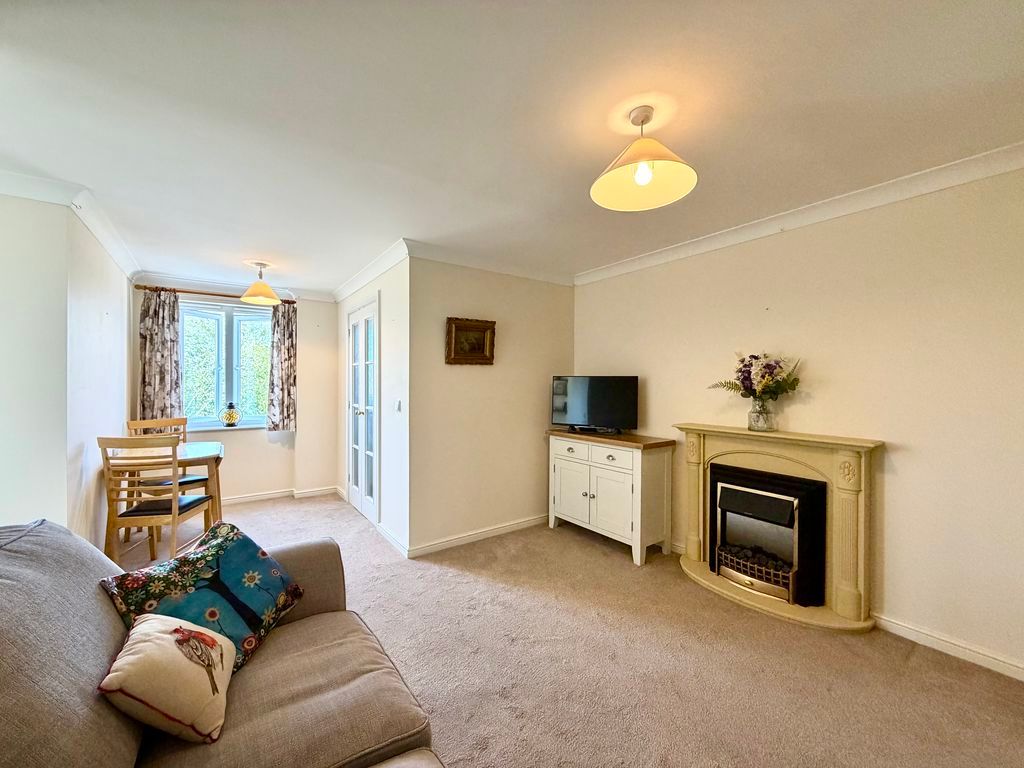 Property photo 2 of 17 Living Dining Room