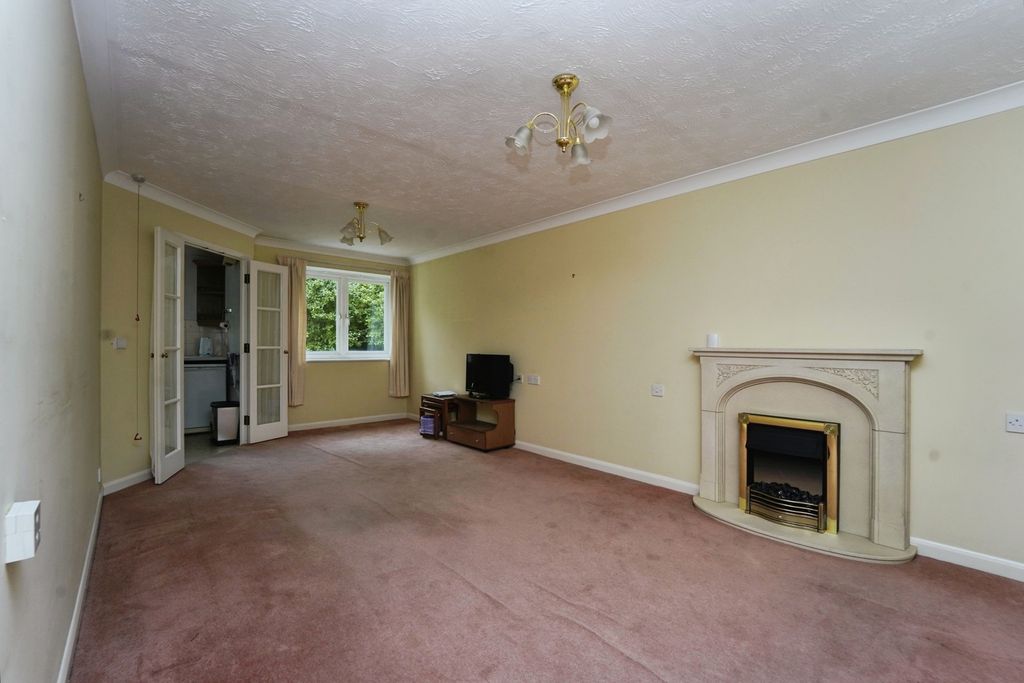 Property photo 2 of 17 Living Room