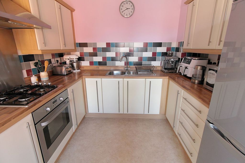 Property photo 2 of 24