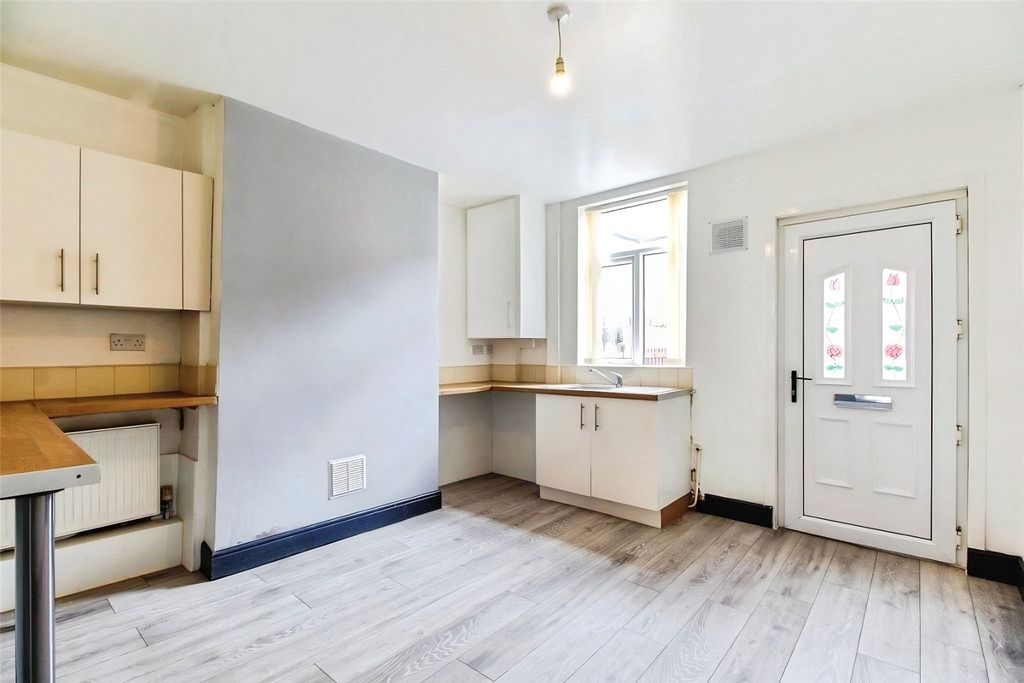 Property photo 2 of 9 Kitchen