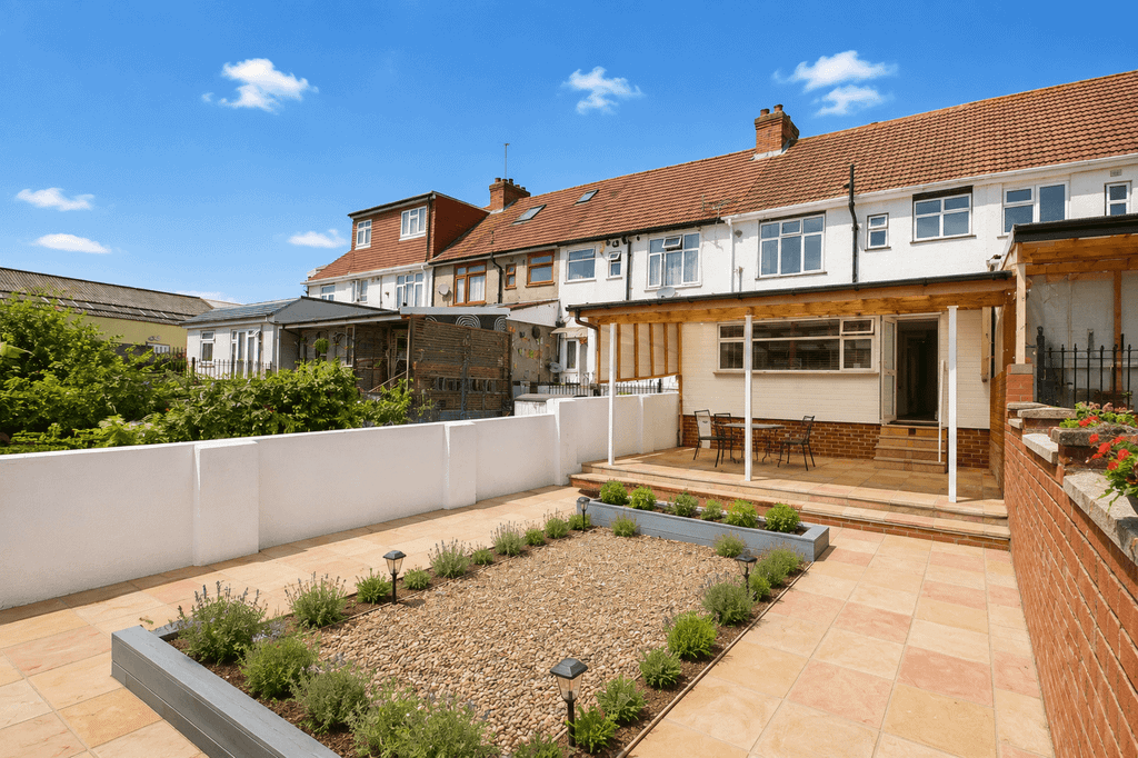 Property photo 1 of 12 Woodside End, Wembley, Middlesex Ha0