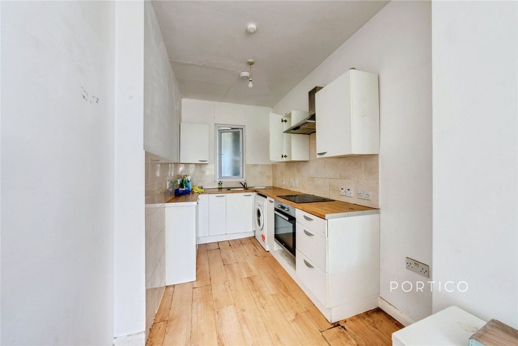Property photo 2 of 16 Picture No. 05
