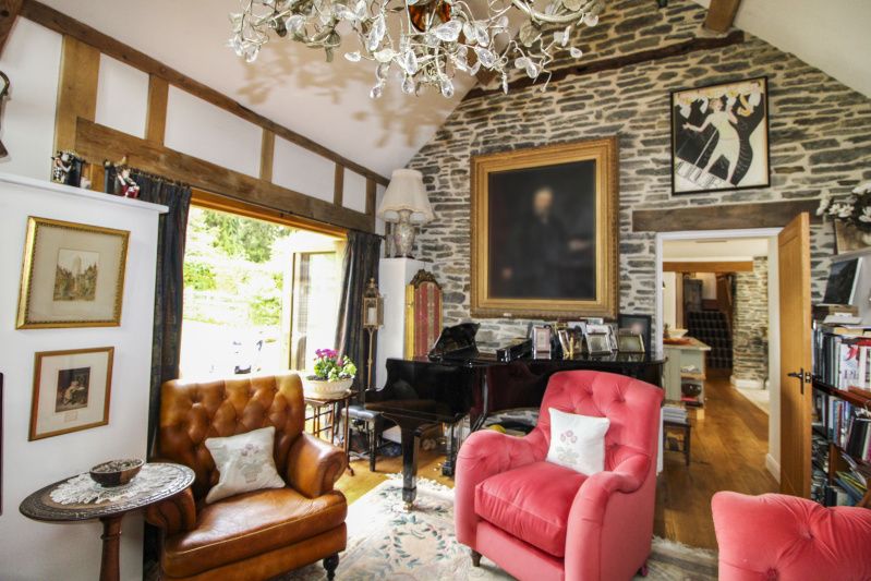Property photo 3 of 11 Grade II Listed Barn Conversion