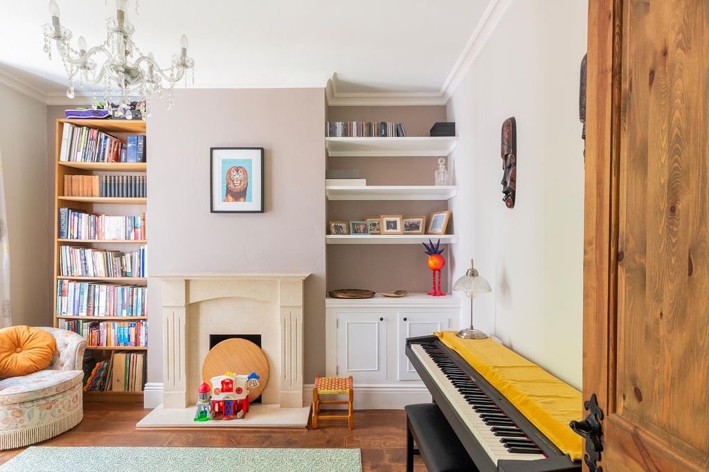 Property photo 3 of 34 1C5Prsl - Dining Room C.Jpg