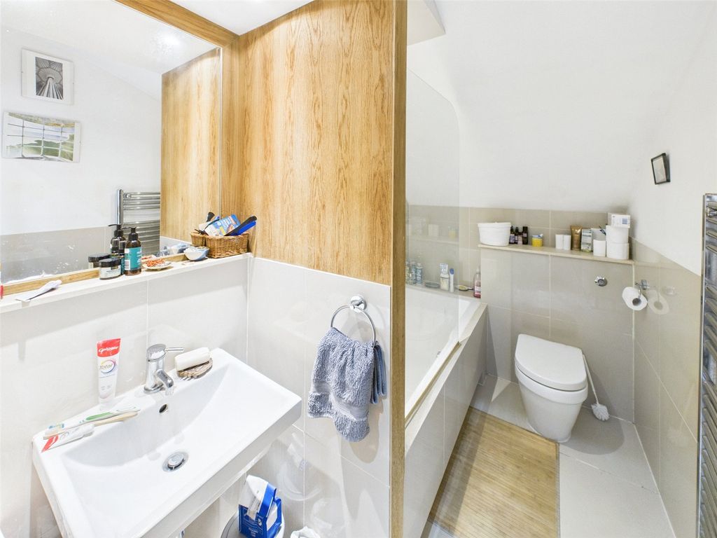 Additional image 7 of 2 bed flat for saleWindlesham Mews, Hampton Hill TW12
