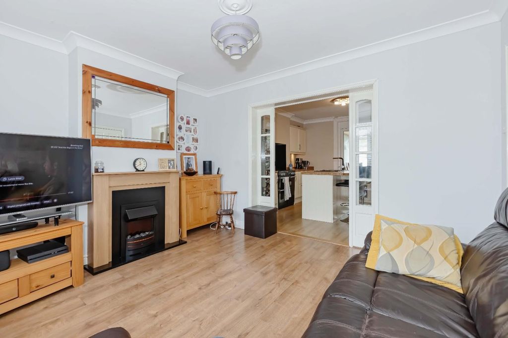 Property photo 2 of 22 Old Shoreham Rd_13.Jpg